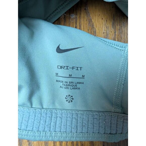 Nike sports bra. New. medium - Picture 3 of 3